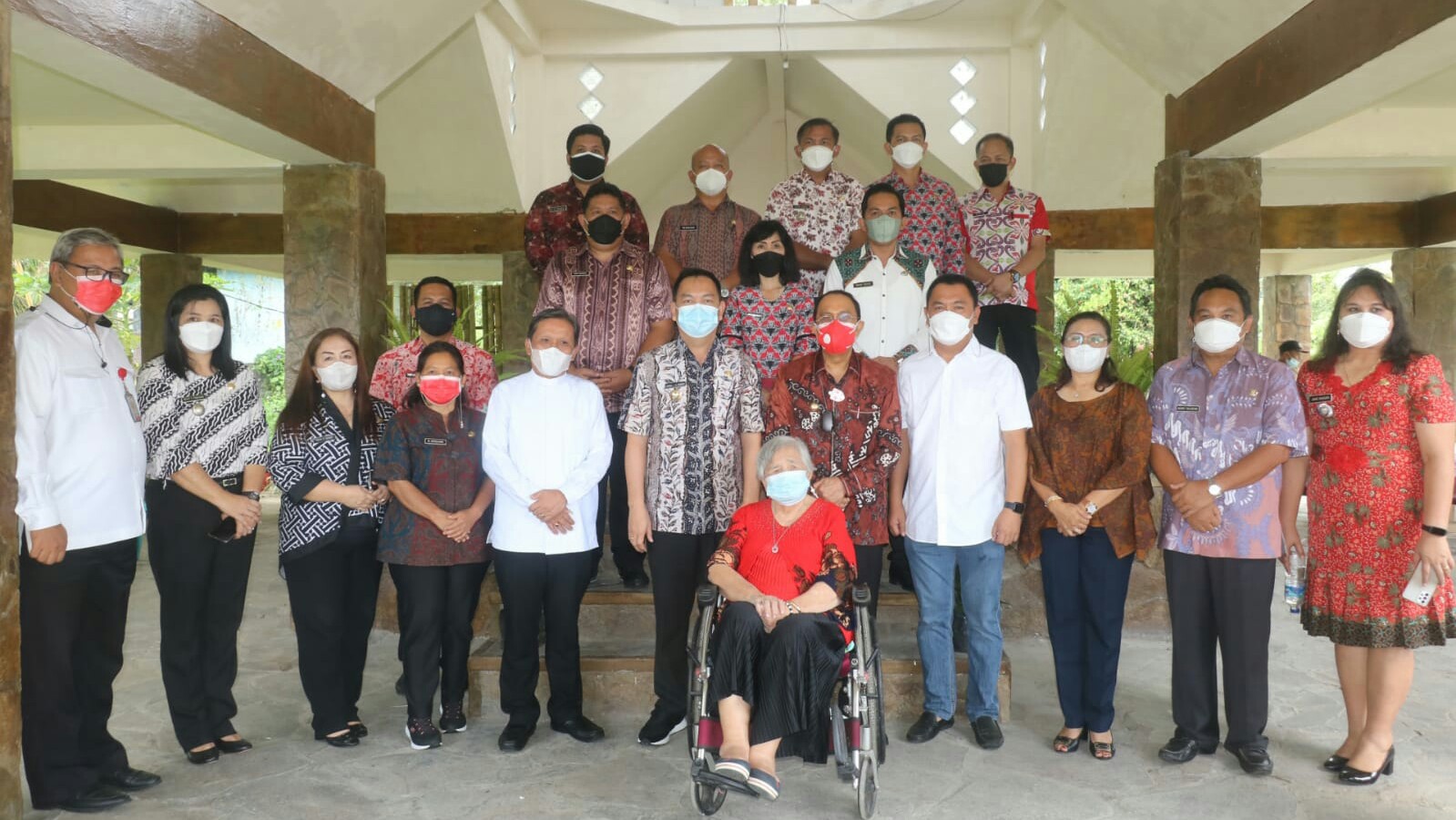 Walikota Caroll Sambut Bupati Roring Cs, Saat Ziarah Makam KL Senduk