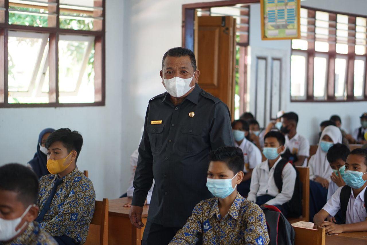 Tinjau Vaksinasi Pelajar, Bupati Ingatkan 3M