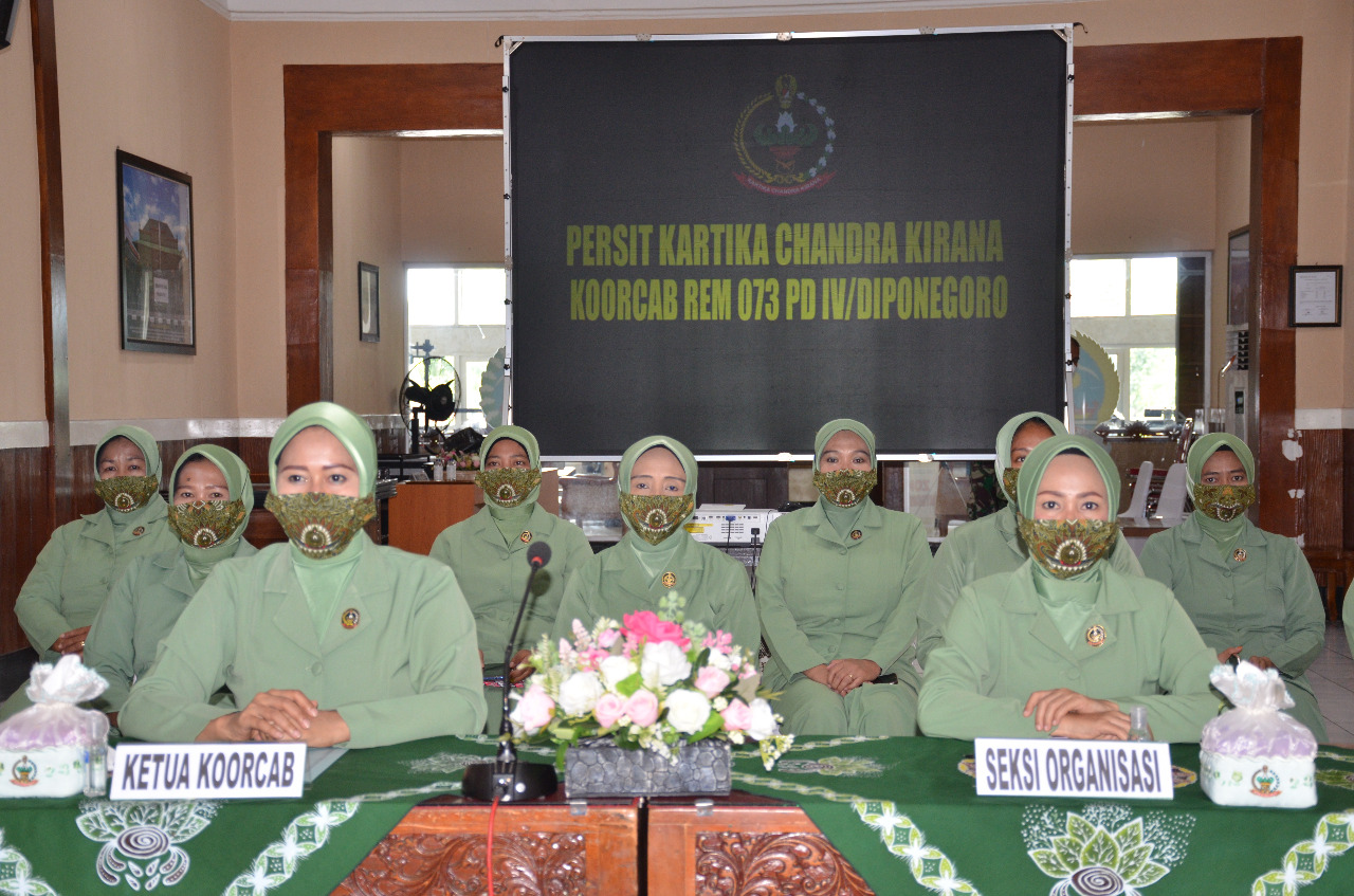 Lewat Webinar, Ketua Umum Persit Kartika Chandra Kirana Ibu Hetty Andika Perkasa Berikan Bantuan Alat kesehatan