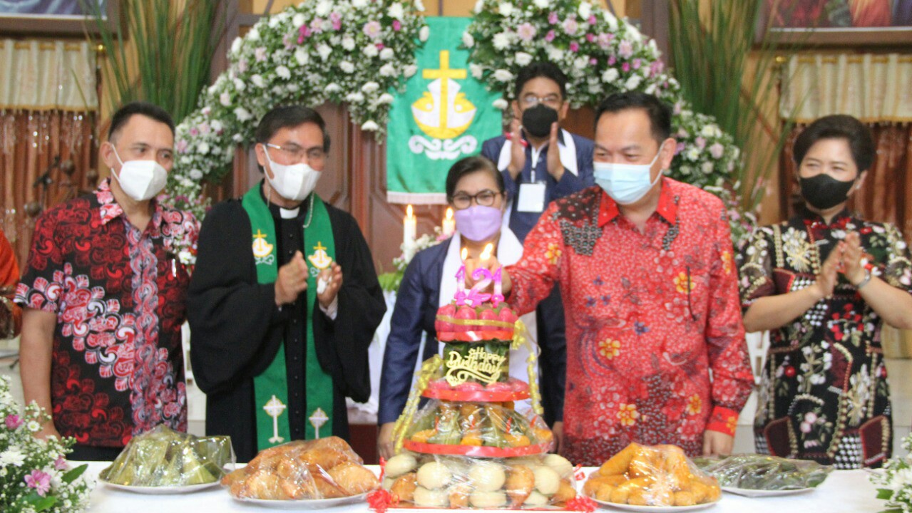 Walikota Caroll Ikut Syukuri Ultah 121 GMIM Baitel Wailan Walikota Caroll Ikut Syukuri Ultah 121 GMIM Baitel Wailan