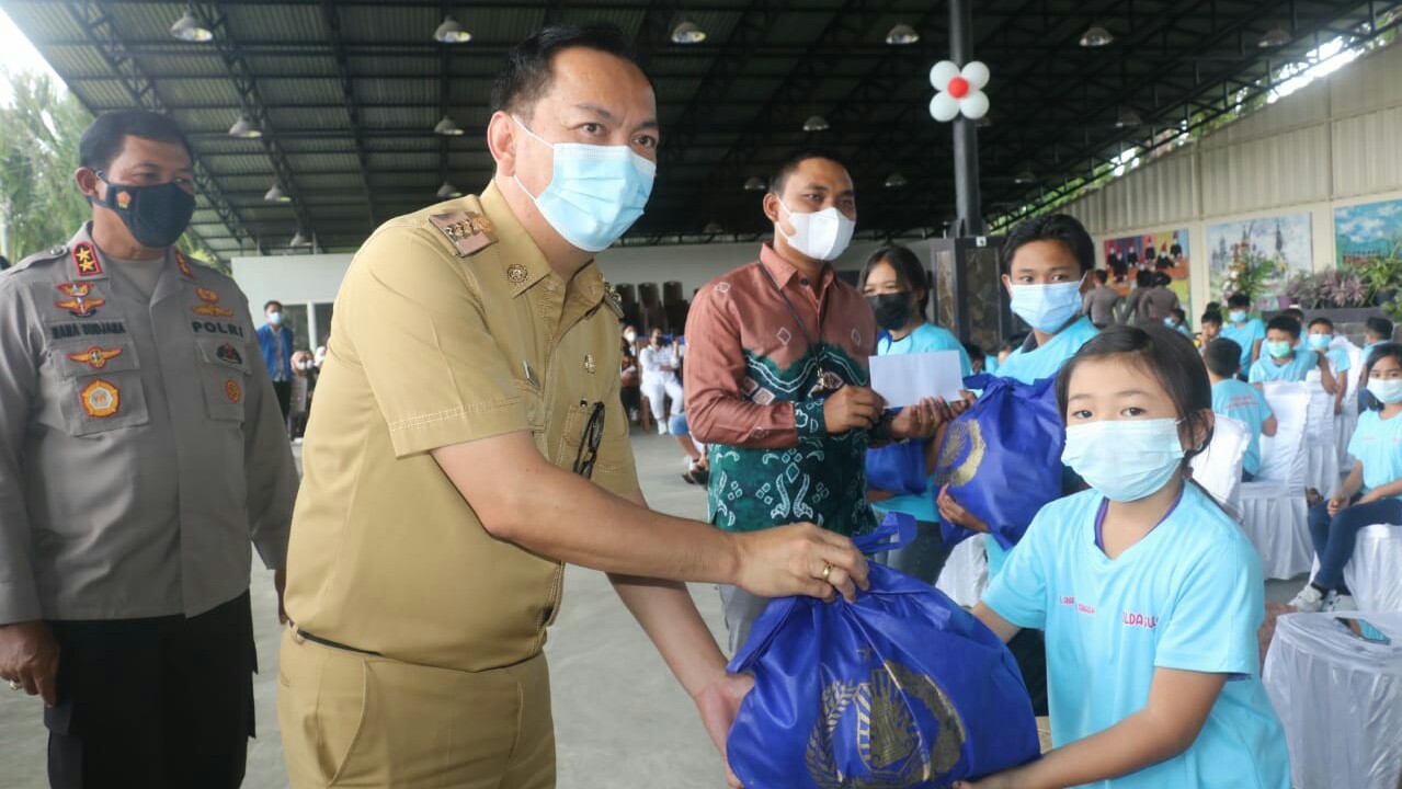 Lawan Pandemi, Caroll-Wenny Ajak Warga Sukseskan Vaksinasi Covid-19 Lawan Pandemi, Caroll-Wenny Ajak Warga Sukseskan Vaksinasi Covid-19