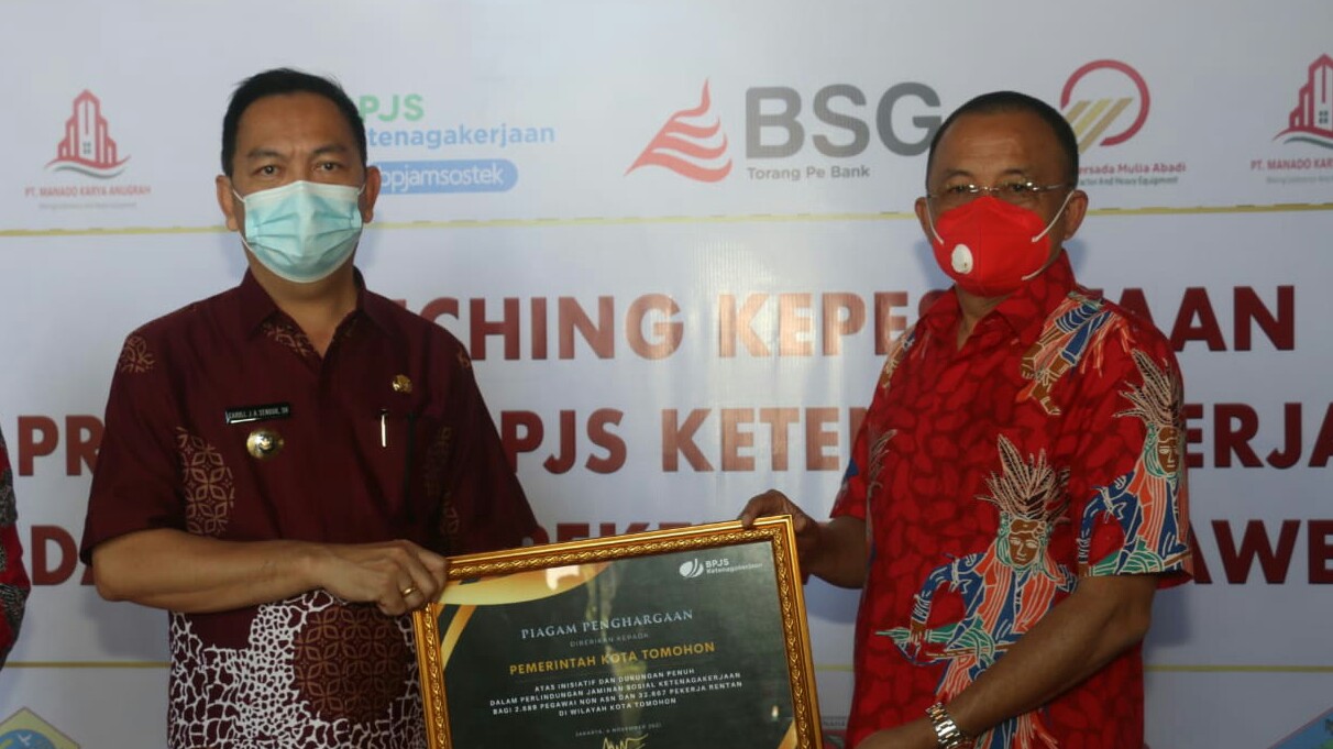 Peduli Jaminan Pekerja Non ASN dan Pekerja Rentan, Caroll -Wenny Terima Penghargaan BPJS Ketenagakerjaan Peduli Jaminan Pekerja Non ASN dan Pekerja Rentan, Caroll -Wenny Terima Penghargaan BPJS Ketenagakerjaan