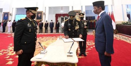 Presiden Jokowi Lantik KSAD di Istana Negara Presiden Jokowi Lantik KSAD di Istana Negara