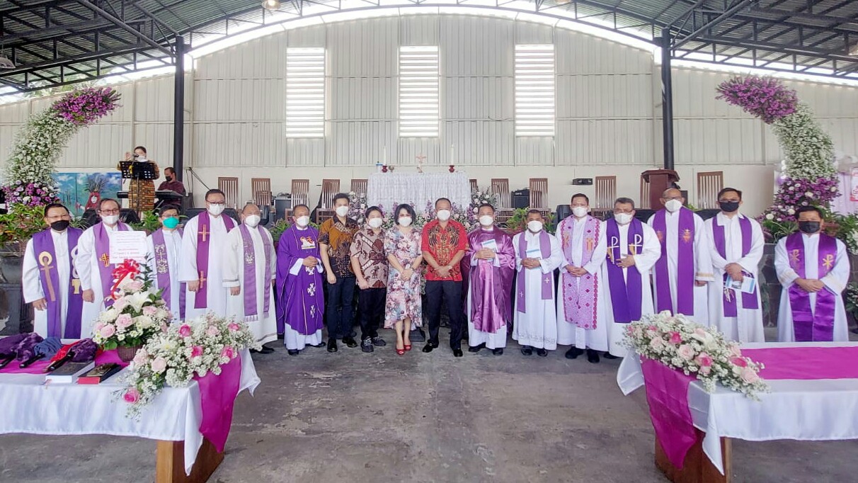 Dari Jakarta, Walikota Caroll Ucapkan Selamat Bersyukur Ultah ke-60 Wawali Wenny Saat Perayaan Ekaristi