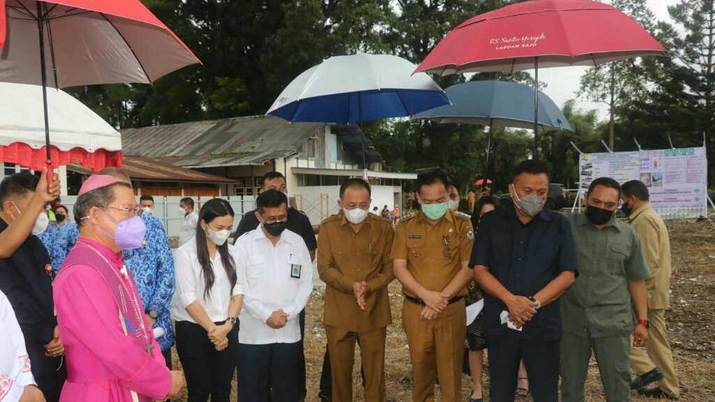 Caroll-Wenny Bersama Gubernur Olly, Pasang Batu Pertama Rusun Seminari Kakaskasen Caroll-Wenny Bersama Gubernur Olly, Pasang Batu Pertama Rusun Seminari Kakaskasen