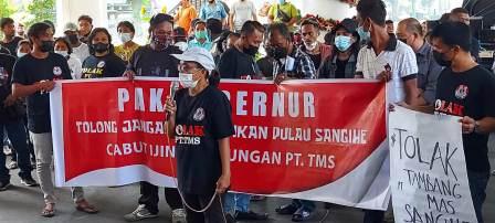 Peringati Hari HAM Internasional, Masyarakat Aksi Damai Tolak Tambang Mas Sangihe