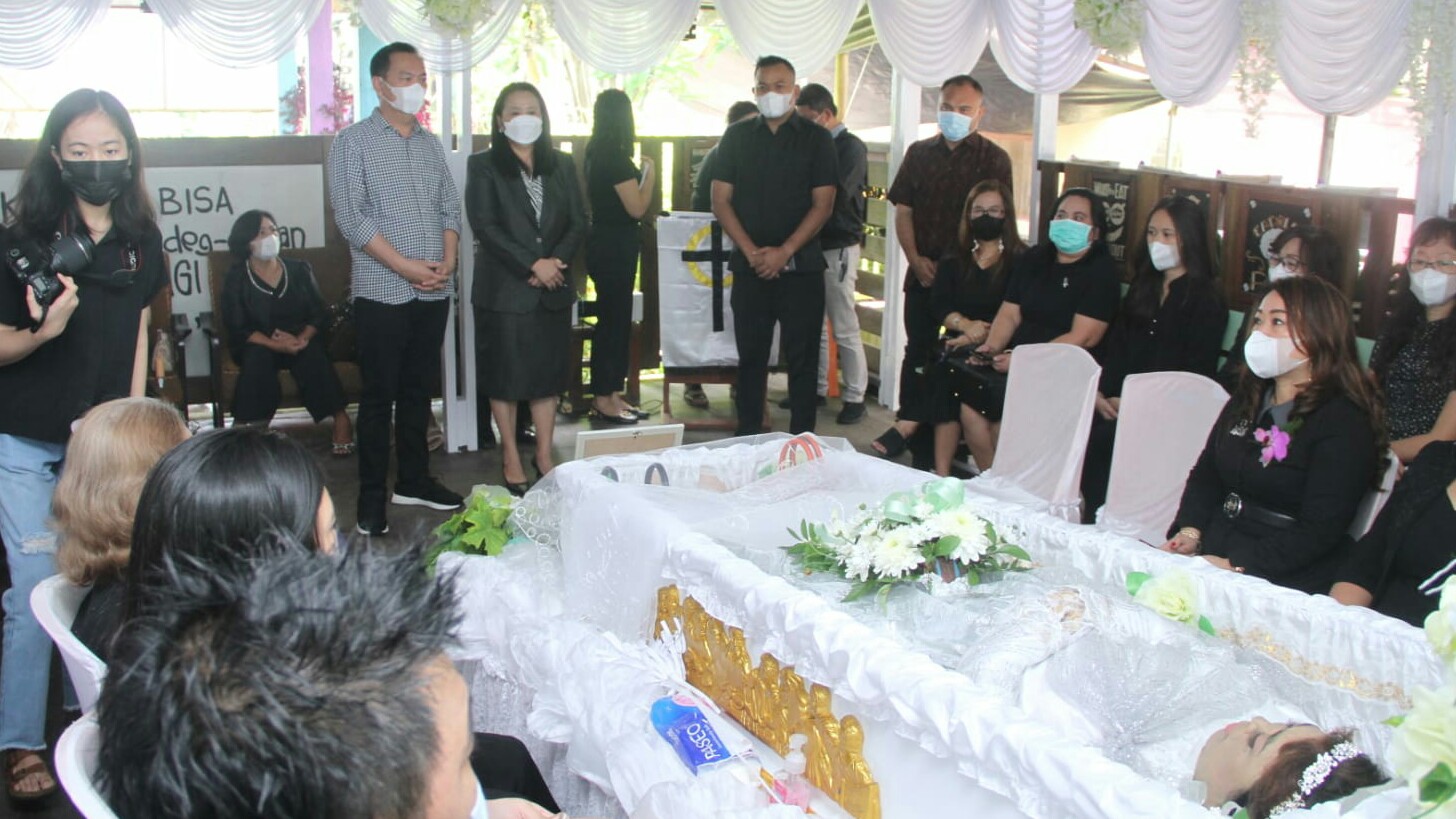 Walikota Caroll Melayat di Rumah Duka Walikota Caroll Melayat di Rumah Duka