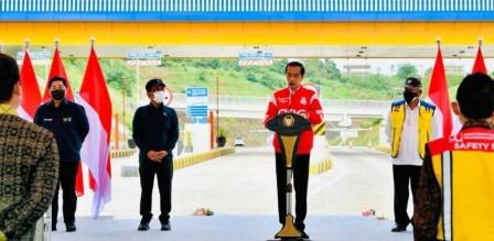 Presiden Jokowi Resmikan Jalan Tol Manado-Bitung Seksi Danowudu-Bitung Presiden Jokowi Resmikan Jalan Tol Manado-Bitung Seksi Danowudu-Bitung