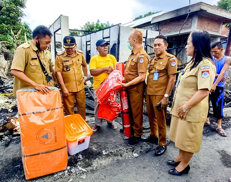 Pemkab Boltim Beri Bantuan Kepada Korban Kebakaran