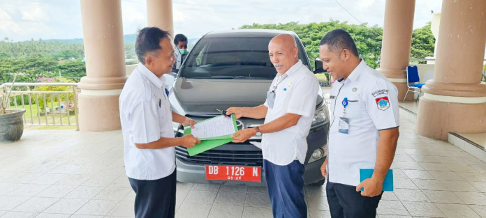 Sekda Boltim Serahkan Kendis Asisten II