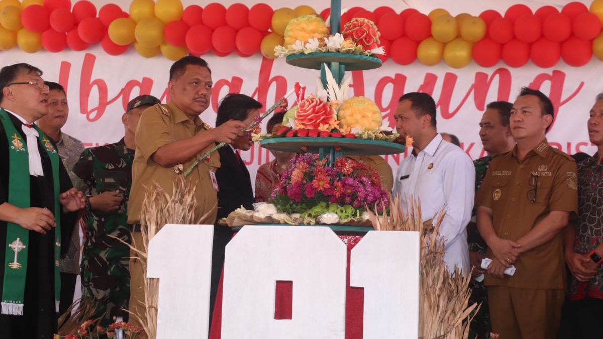 Walikota Caroll Ikut Syukuri Ultah PI dan Pendidikan Kristen GMIM