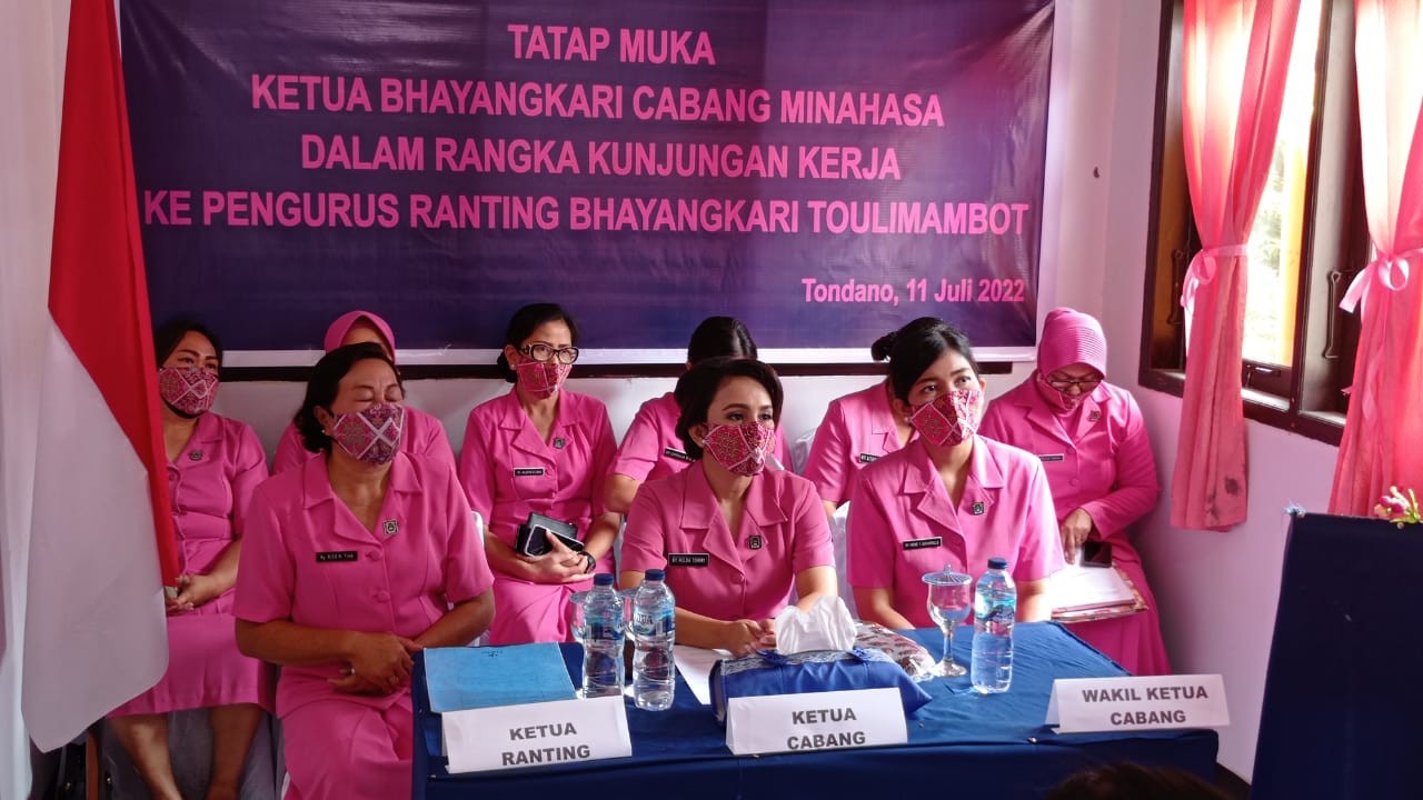 Berkunjung di Bhayangkari Toulimambot, Melda Souissa Apresiasi Karya UMKM