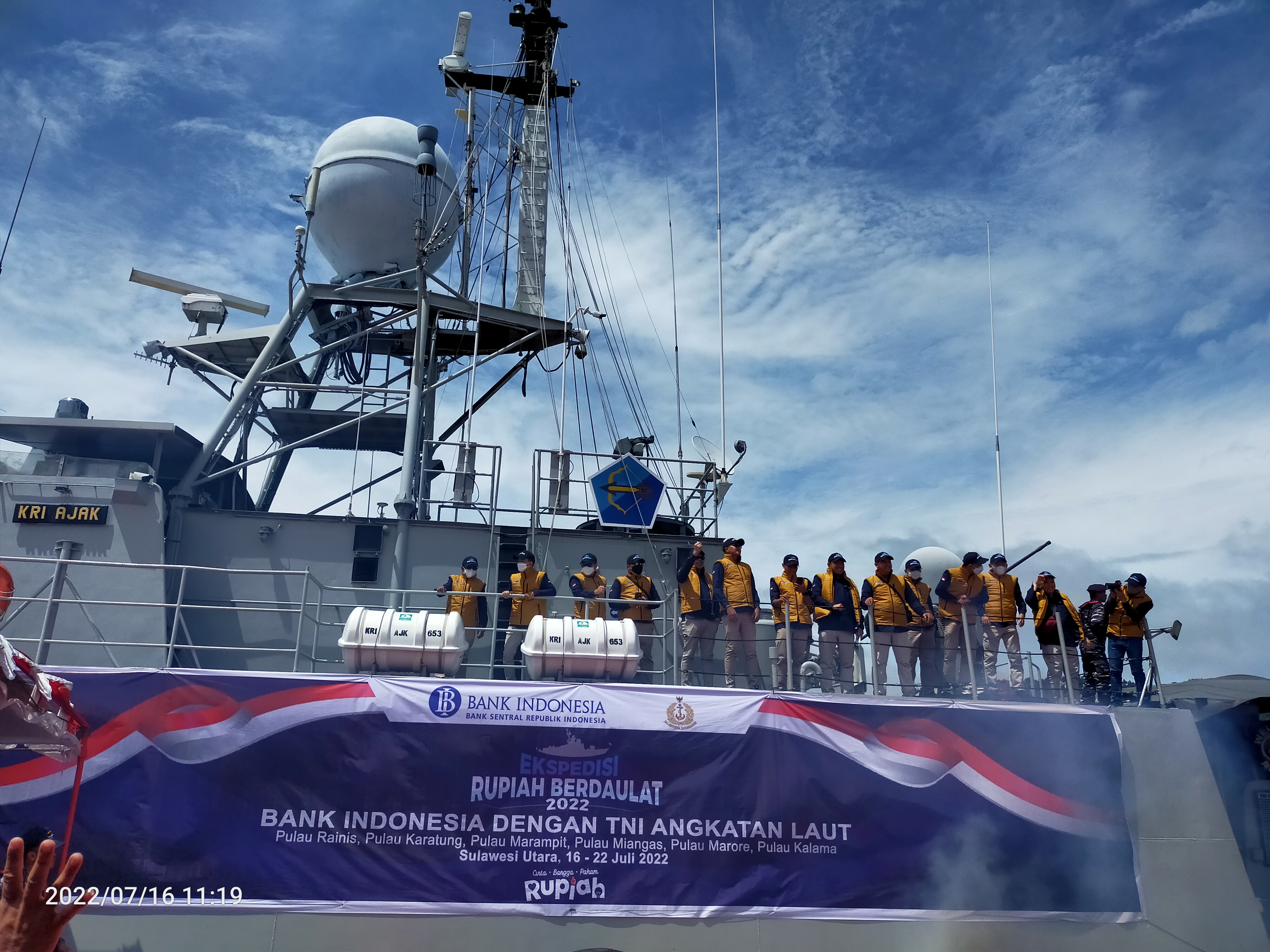 Kunjungi Enam Pulau, Ekspedisi Rupiah Berdaulat BI Sulut dengan Armada KRI AJAK 653
