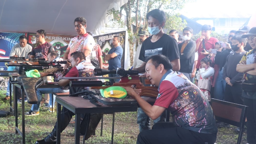 Jadi “sniper”, Walikota Caroll Buka Kejuaraan Menembak Bhayangkara 2022