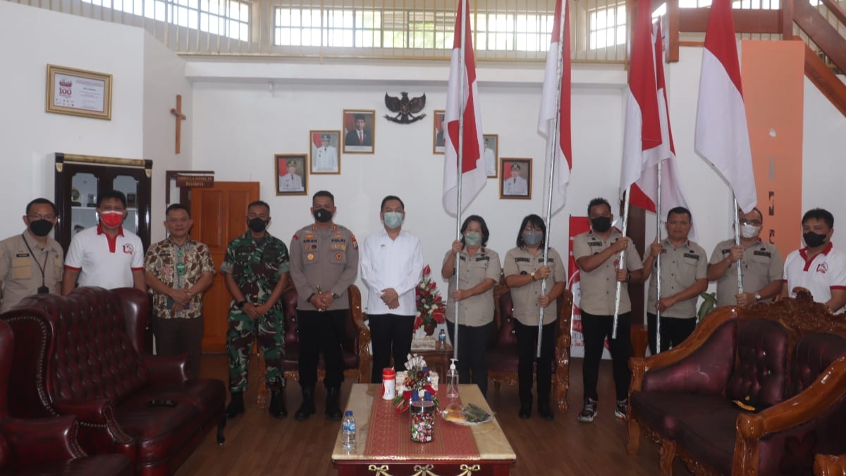 Walikota Caroll: Pemkot Tomohon Dukung Gerakan 10 Juta Bendera Merah Putih