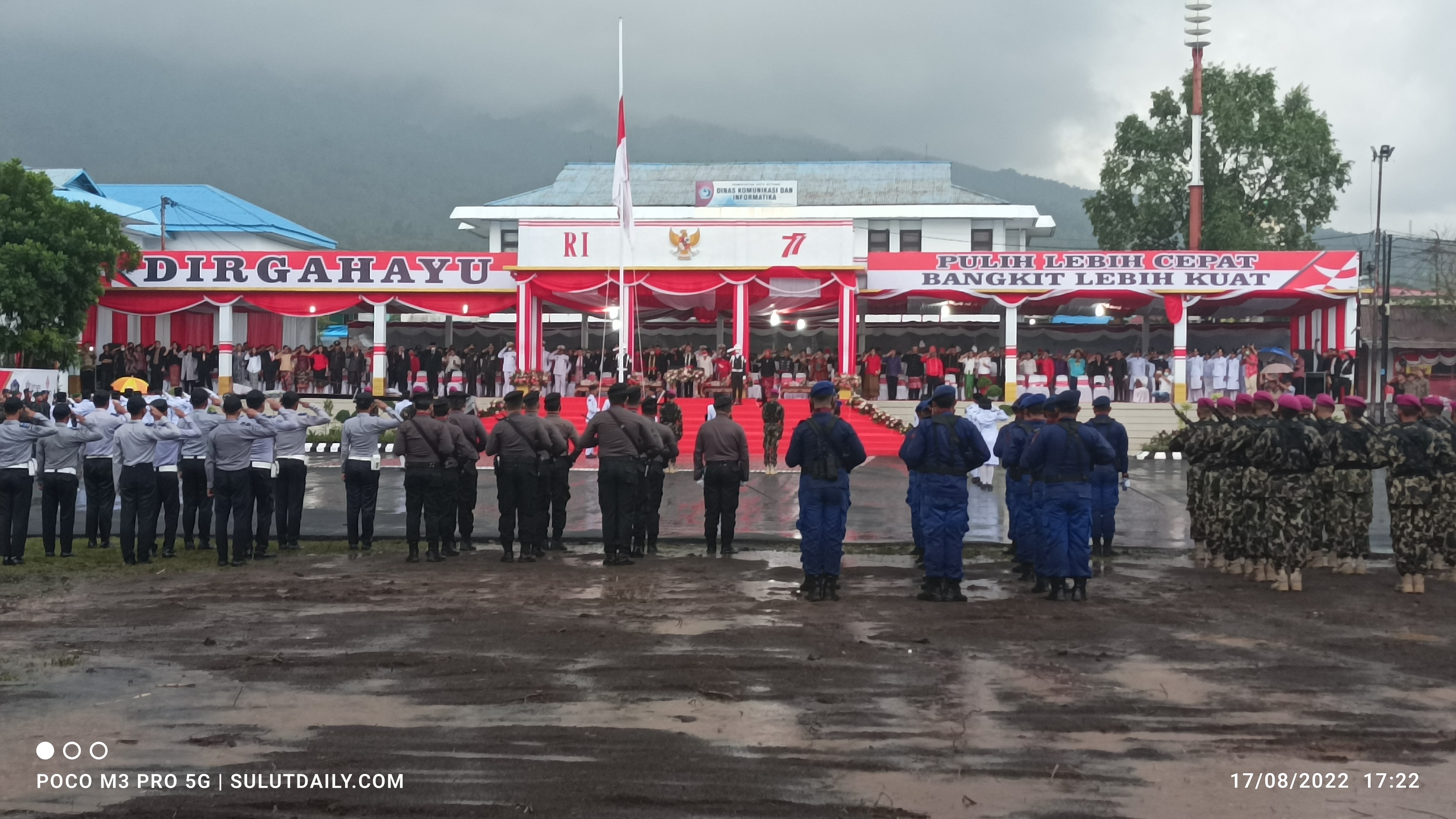 Diguyur Hujan, Hengky, Unsur Forkopimda dan Pejabat Lainnya Beri Pujian Untuk Paskibraka Diguyur Hujan, Hengky, Unsur Forkopimda dan Pejabat Lainnya Beri Pujian Untuk Paskibraka