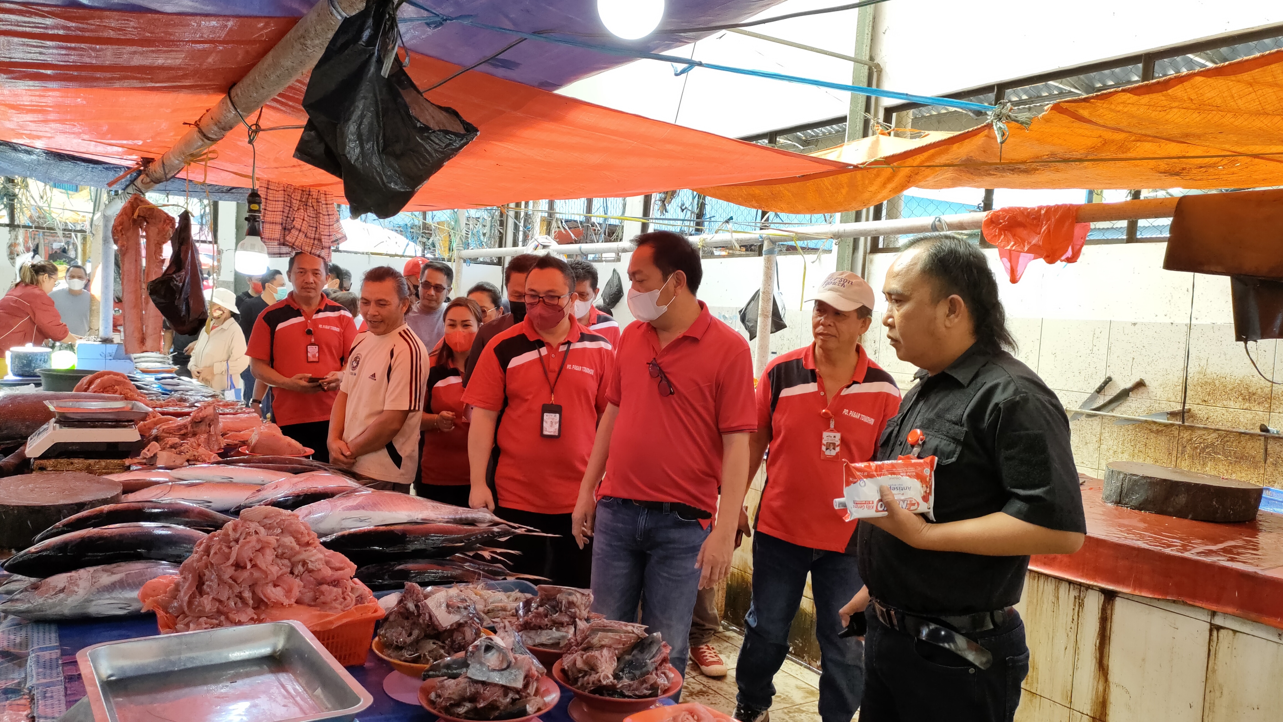 Pertama di Dunia, Walikota Caroll Gagas Hari Belanja ASN “serbu” Pasar Beriman Tomohon