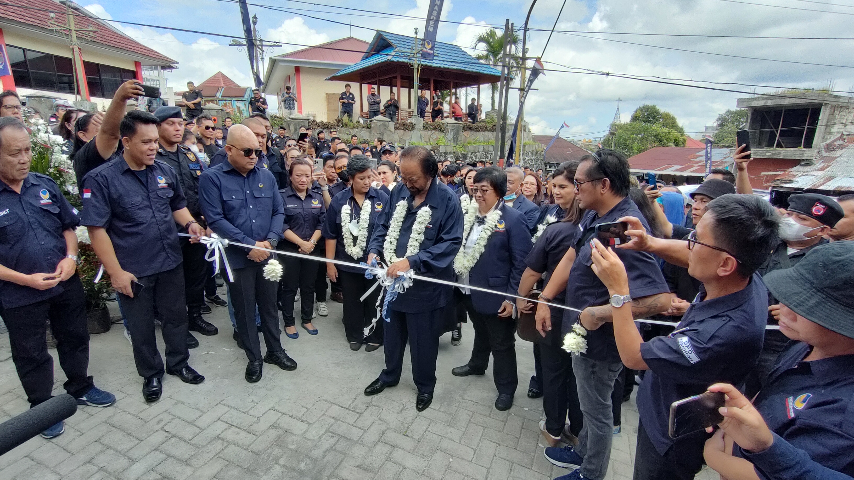 Resmikan Kantor DPD Partai Nasdem Tomohon, Surya Paloh Meyakini Kader Optimis Ikut Terlibat Dalam Pembangunan Resmikan Kantor DPD Partai Nasdem Tomohon, Surya Paloh Meyakini Kader Optimis Ikut Terlibat Dalam Pembangunan