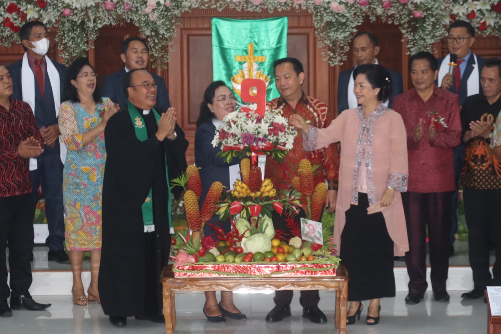 Caroll – Jeand’arc Bersyukur di Ultah ke-9 GMIM Eben Haezer Kakaskasen