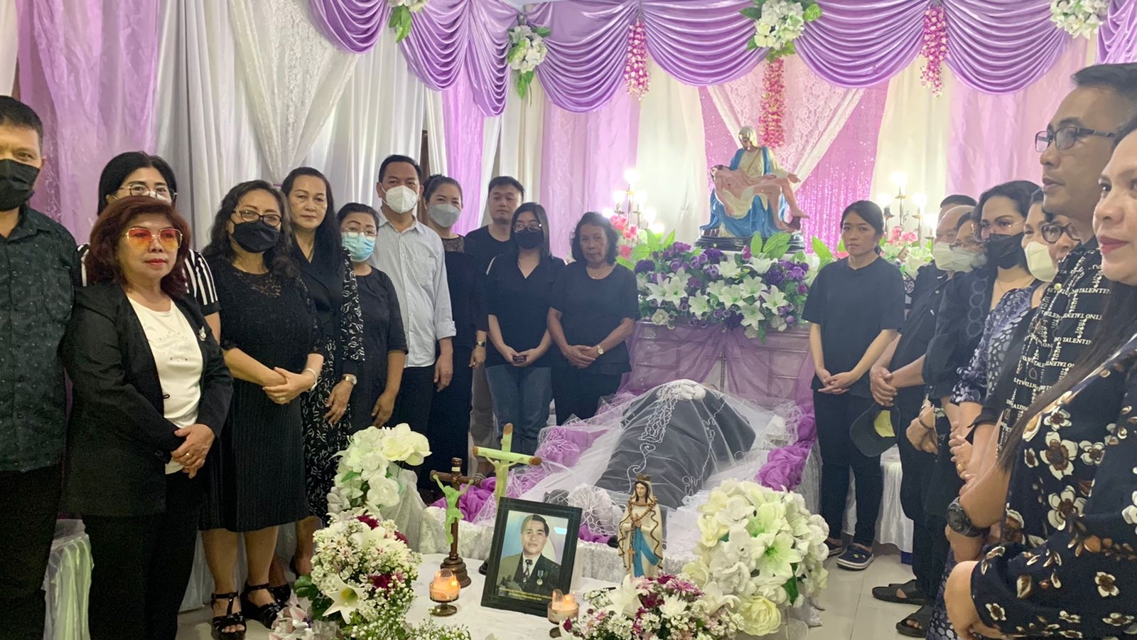 Walikota Caroll Melayat di Rumduk Meninggalnya Julius Lasut