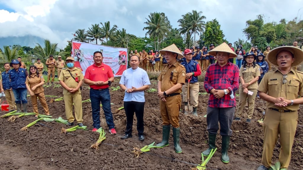 Walikota Caroll Canangkan Gerakan Menanam Ubi