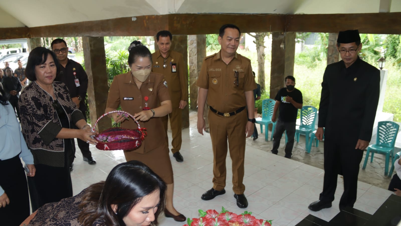 Caroll-Jeand’arc Sambut Ziarah Pemkot Bitung di Makam Drs KL Senduk