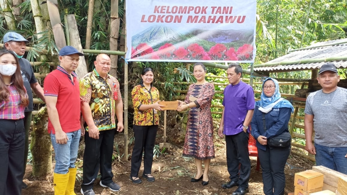 Ketua TP-PKK Kukuhkan Poktanhut Budidaya Lebah Madu