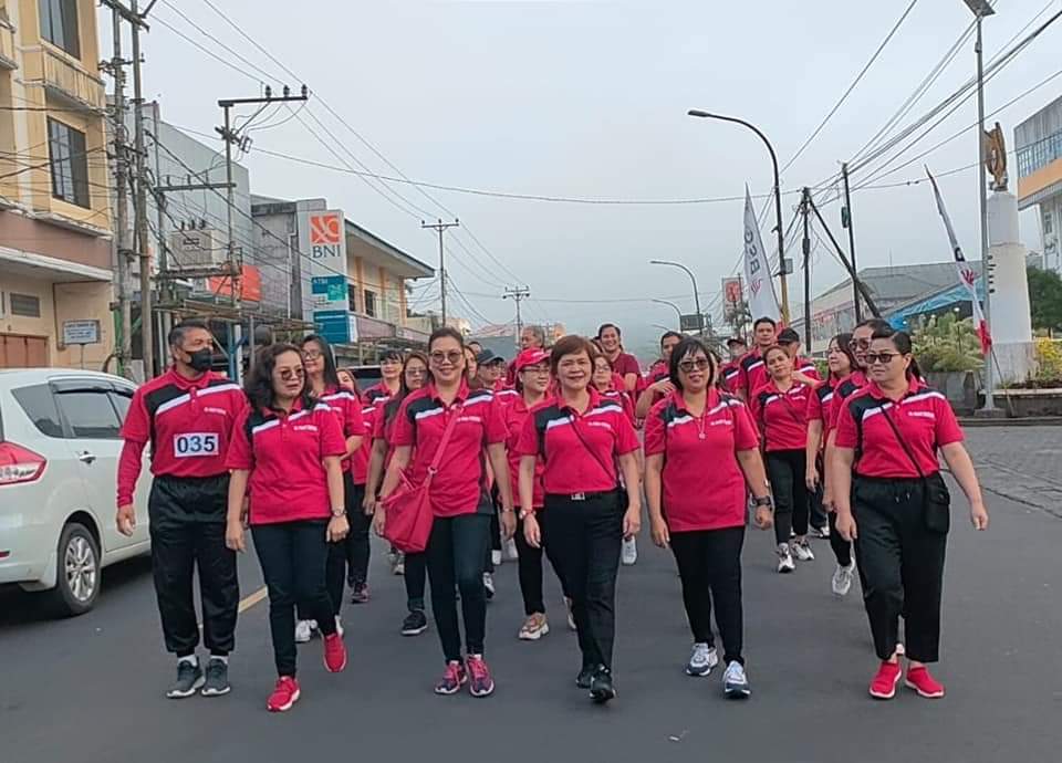 PD Pasar Ikut Jalan Sehat, Meriahkan Hari Jadi ke-20 Kota Tomohon Tahun 2023 PD Pasar Ikut Jalan Sehat, Meriahkan Hari Jadi ke-20 Kota Tomohon Tahun 2023