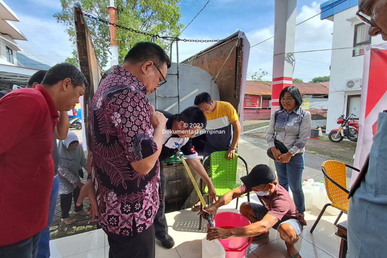 Buka Operasi Pasar Minyak Goreng, Maurits: Pedagang Sembako Jangan Menaikan Harga