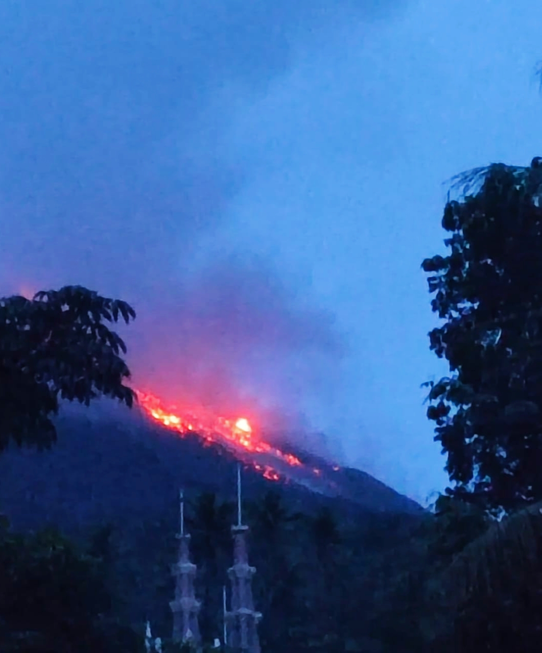 Guguran Lava Berpijar, Gunung Karangetang Siaga Level III