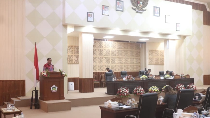 Paripurna DPRD Kota Tomohon, Walikota Caroll Jelaskan Ranperda Pajak dan Retribusi Daerah