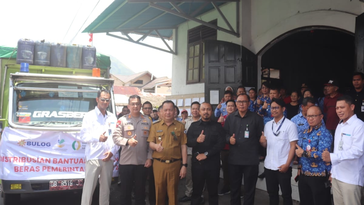 Walikota Caroll Luncurkan Bantuan Cadangan Pangan Beras Untuk 7.110 KPM di Tomohon