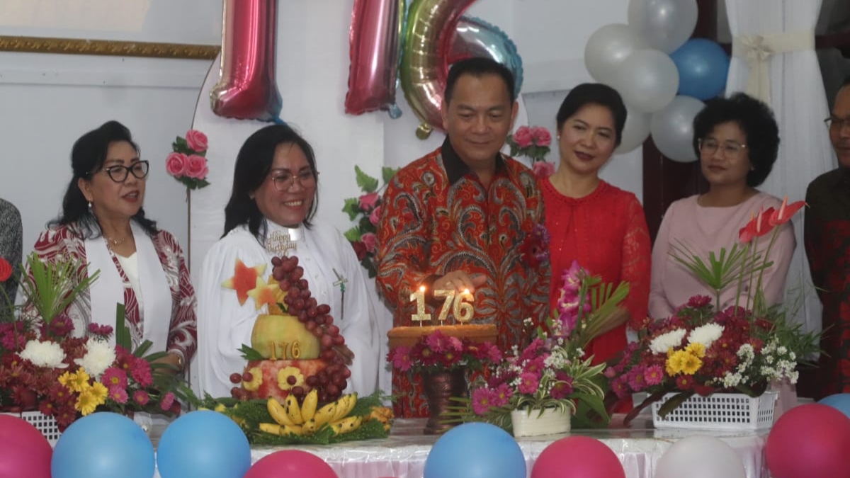 Ultah GMIM Syaloom Tumatangtang, Walikota Caroll Ikut Bersyukur