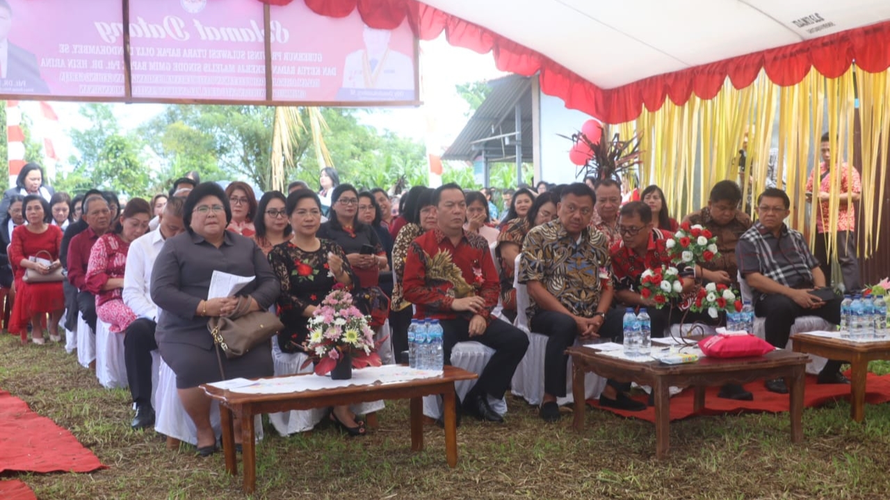 Walikota Caroll Dampingi Gubernur Olly, Ibadah Peletakan Batu Pertama GMIM Rut Woloan Satu