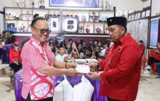 Maknai Hari Lahir Pancasila, Ketua  DPC  PDI – P Minahasa dan Jajaran Lakukan Baksos Usai Upacara