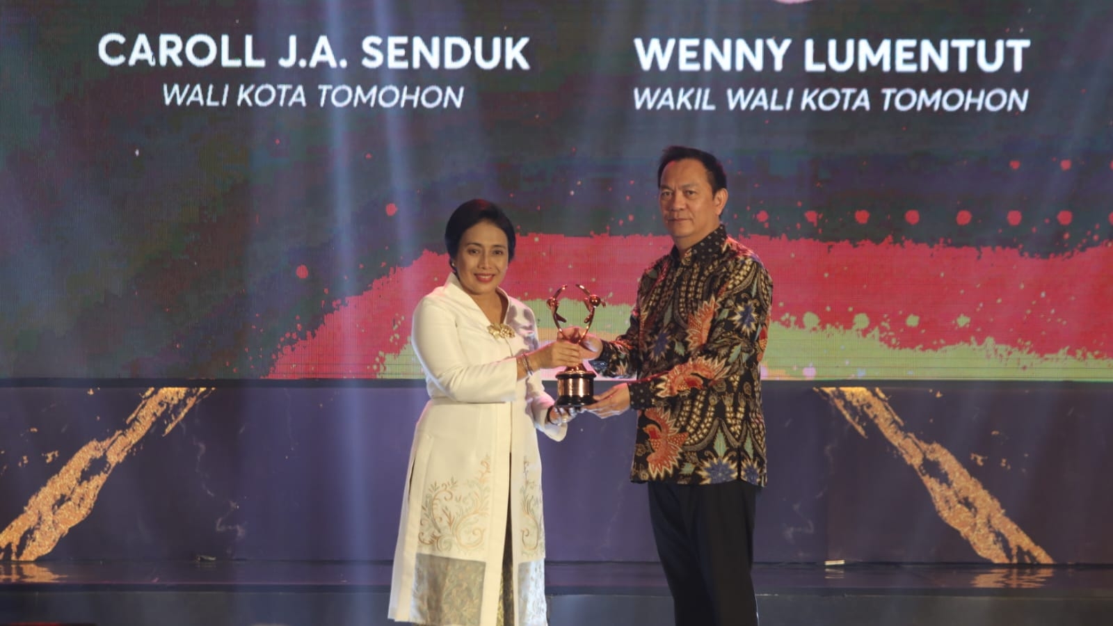 Walikota Caroll Terima Penghargaan Kota Layak Anak Kategori Nindya Tahun 2023