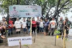 Sertu Melky Wakili Danramil 1302-12 Belang di kegiatan Penanaman Pohon Mangrove