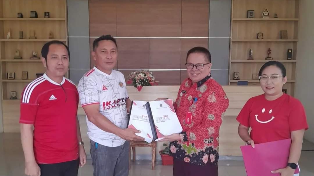 Pemkot Tomohon Serahkan Dokumen Rancangan KUA/PPAS Perubahan Tahun 2023 Pada Legislatif