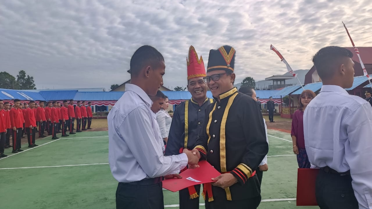 Roring Wakili Walikota Pada HUT RI ke-78 Tahun 2023 dan Serahkan Remisi di LPKA Tomohon Roring Wakili Walikota Pada HUT RI ke-78 Tahun 2023 dan Serahkan Remisi di LPKA Tomohon