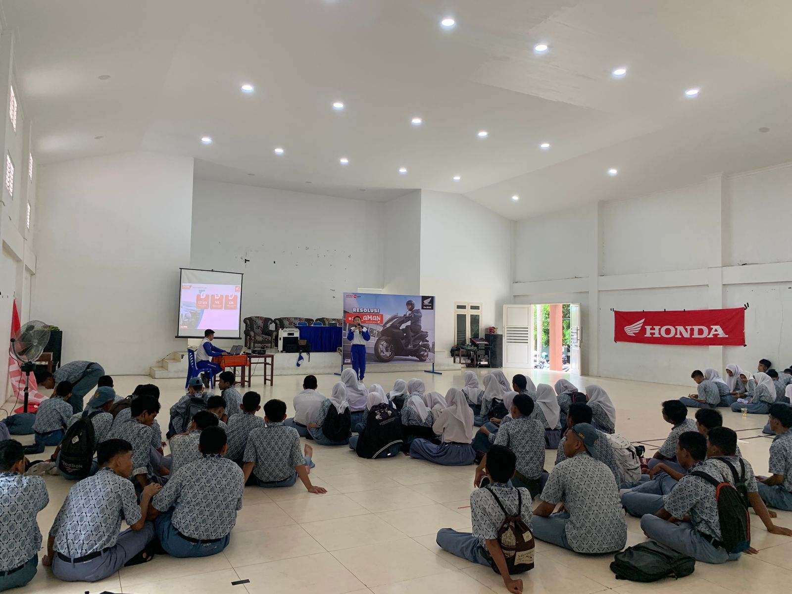 Kampanye #Cari_Aman DAW Honda   Edukasi Pelajar dan Karyawan di Ternate