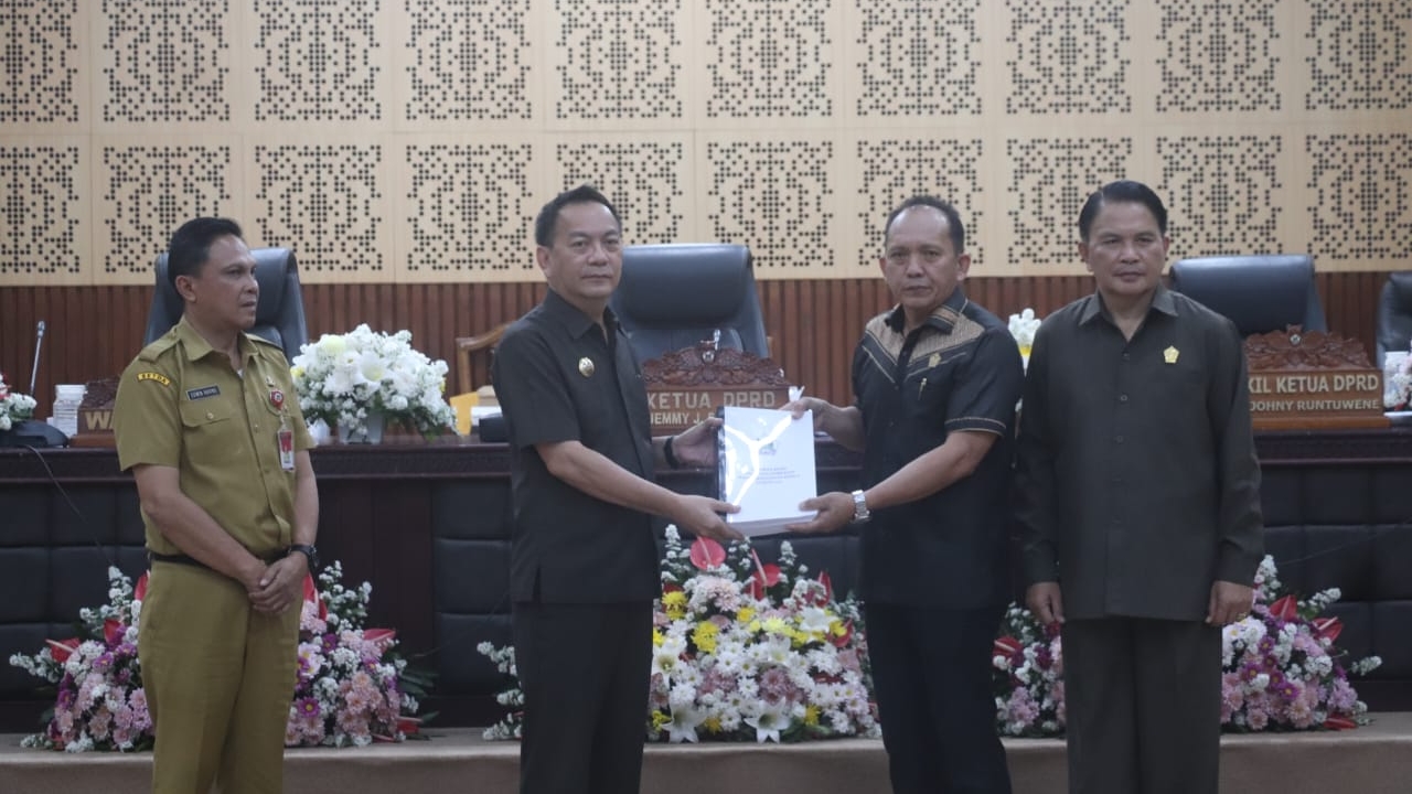Walikota Caroll Apresiasi DPRD Tomohon Pada Paripurna Tutup Buka Masa Sidang Walikota Caroll Apresiasi DPRD Tomohon Pada Paripurna Tutup Buka Masa Sidang