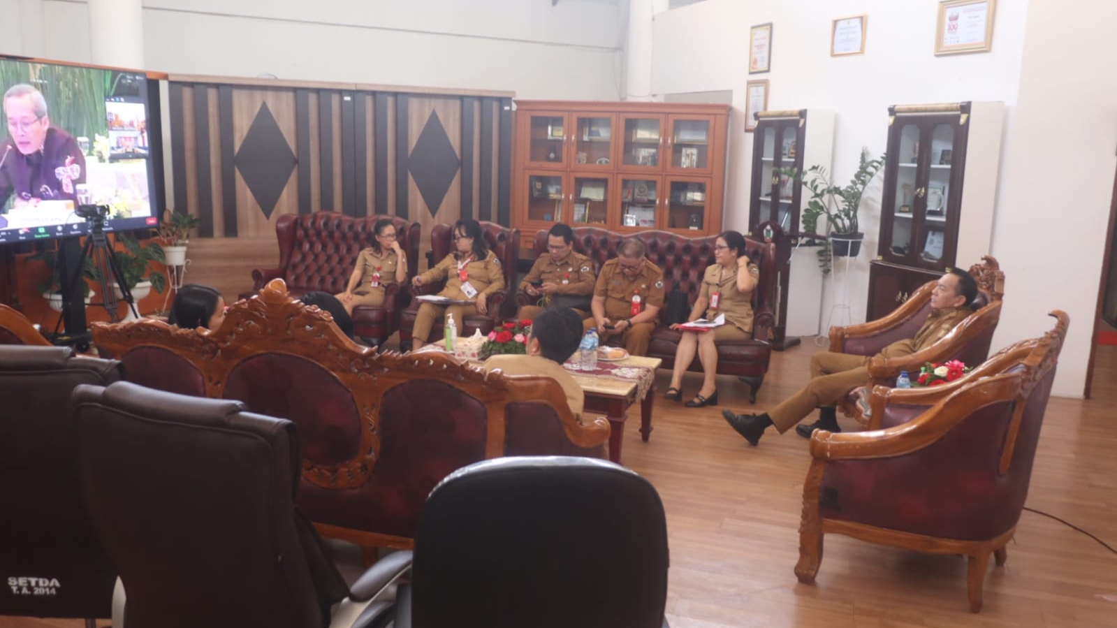 Dipimpin Walikota Caroll, Pemkot Tomohon Ikuti Zoom Meeting Sinkronisasi Data Bansos