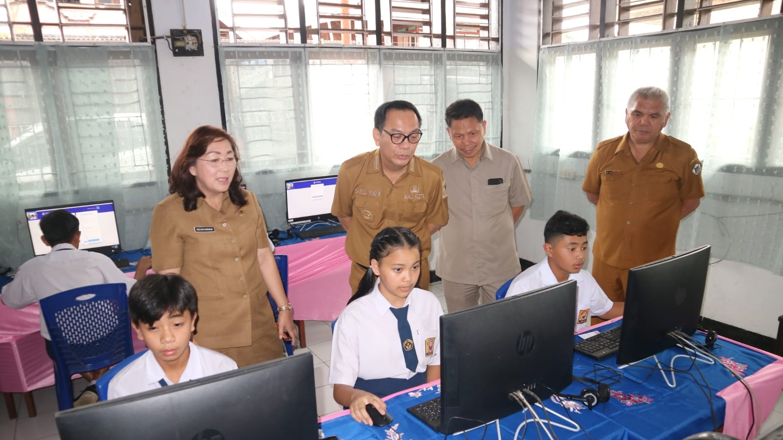 Walikota Caroll Buka Asesmen Nasional Siswa SMP di Kota Tomohon