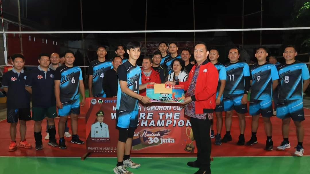 Walikota Caroll Tutup dan Serahkan Hadiah Kejuaraan Bola Voli di Pangolombian Walikota Caroll Tutup dan Serahkan Hadiah Kejuaraan Bola Voli di Pangolombian