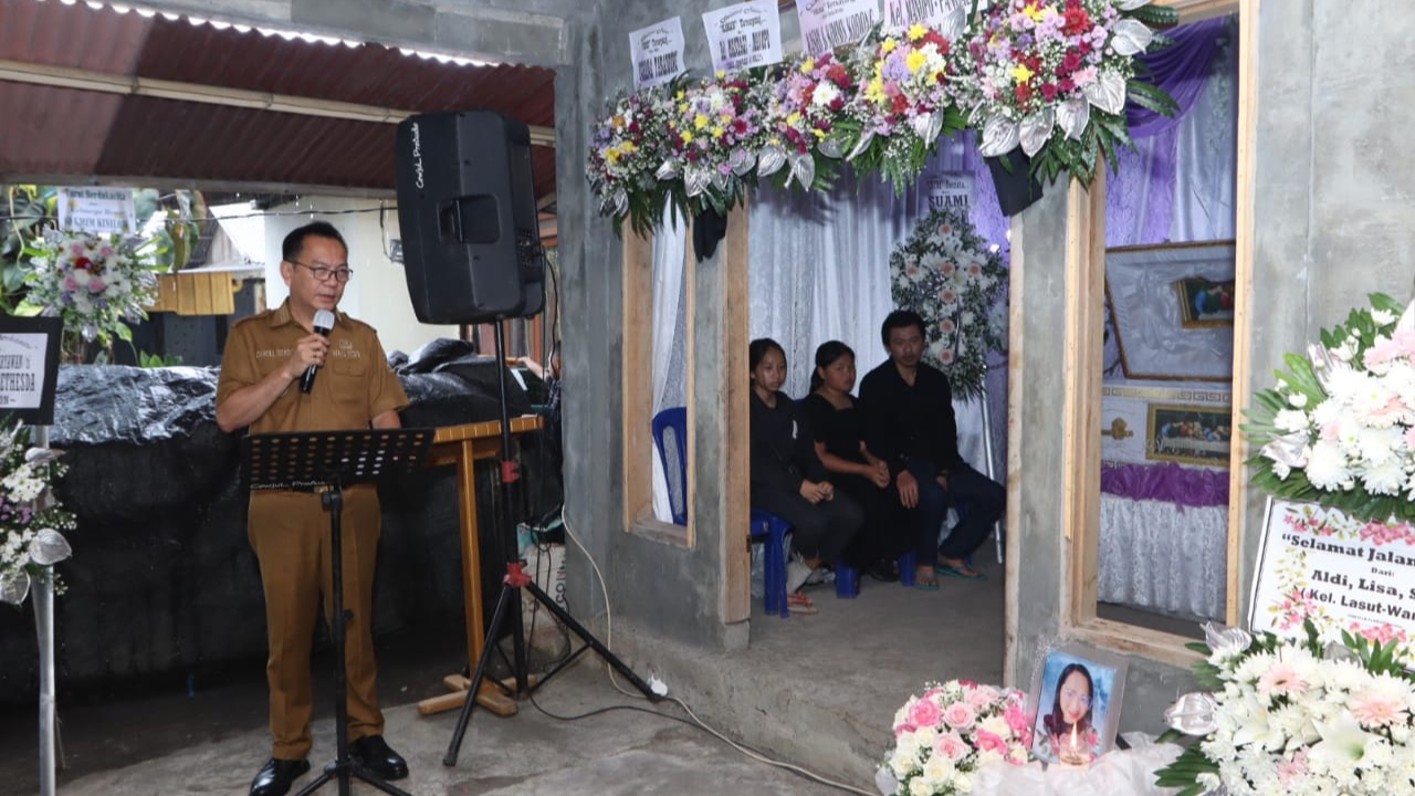 Walikota Caroll Melayat di Rumduk Meninggalnya Shinta Manopo