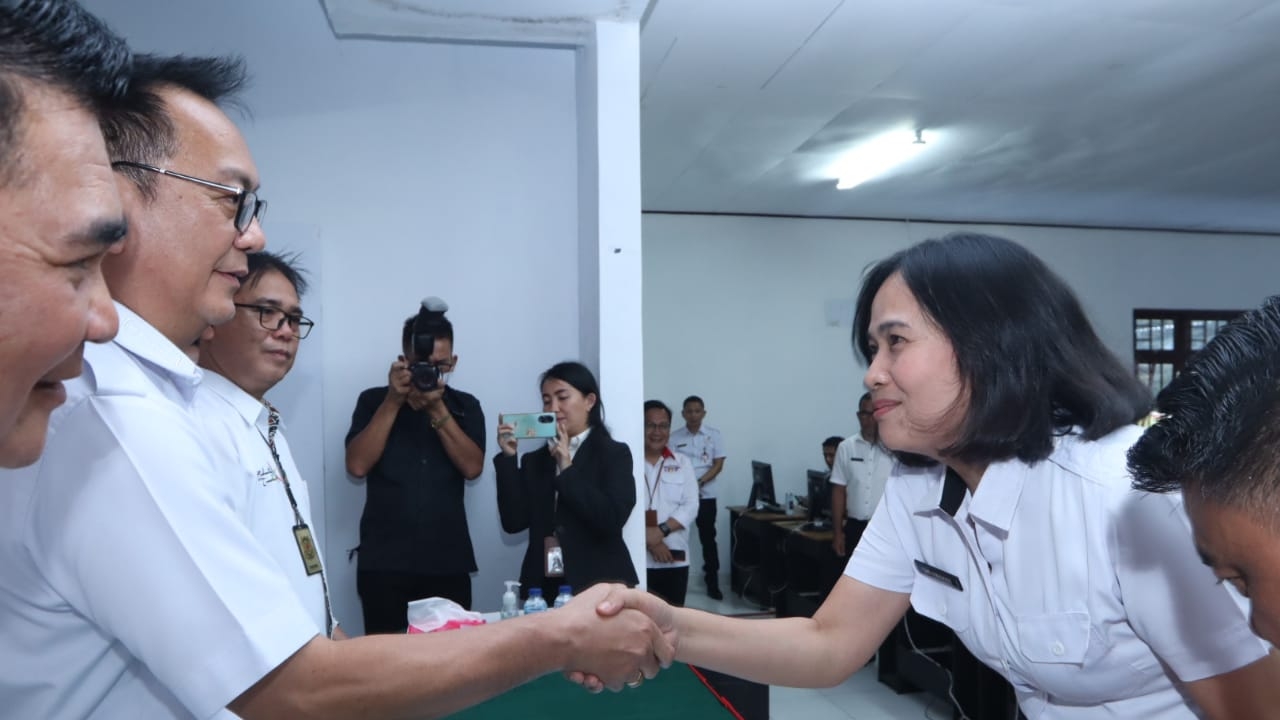 Walikota Caroll Ajak ASN P3K Selalu Junjung Loyalitas Walikota Caroll Ajak ASN P3K Selalu Junjung Loyalitas
