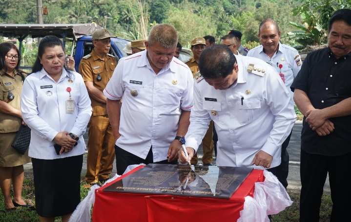 Kunker Bupati Kumendong Teken Prasasti dan Dialog Bersama Masyarakat Kecamatan Kakas Raya