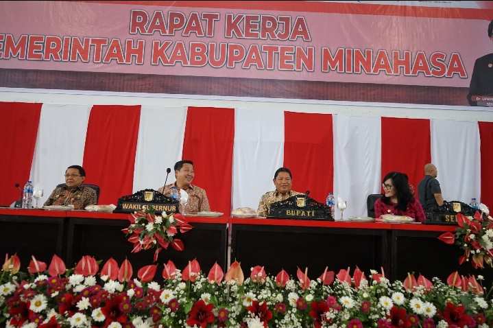 Rapat Kerja Pemerintah Kabupaten Minahasa dan Penyerahan Program Perlindungan Anggota Korpri 2023