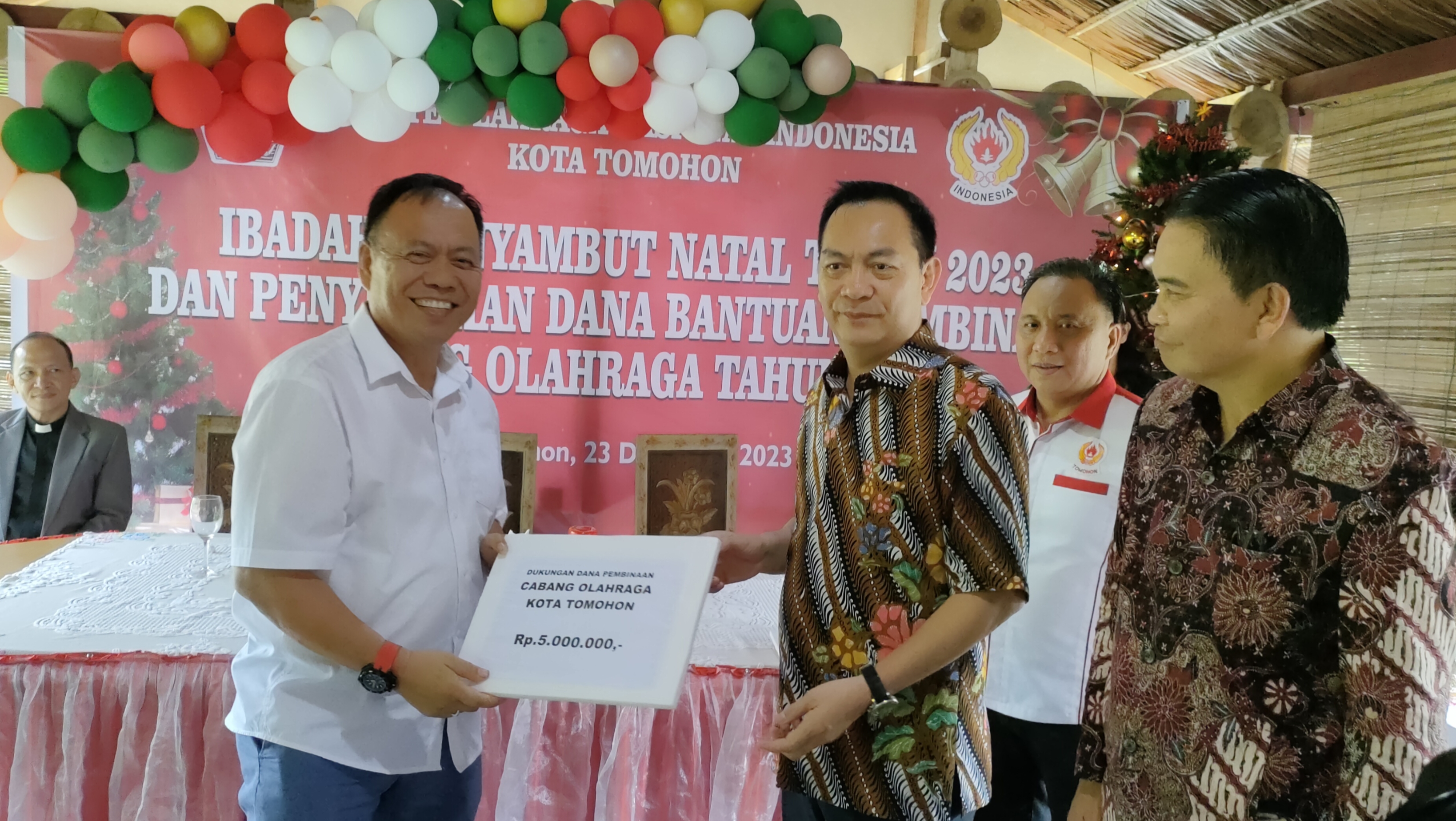 Walikota Caroll Serahkan Dana Pembinaan Cabor Walikota Caroll Serahkan Dana Pembinaan Cabor