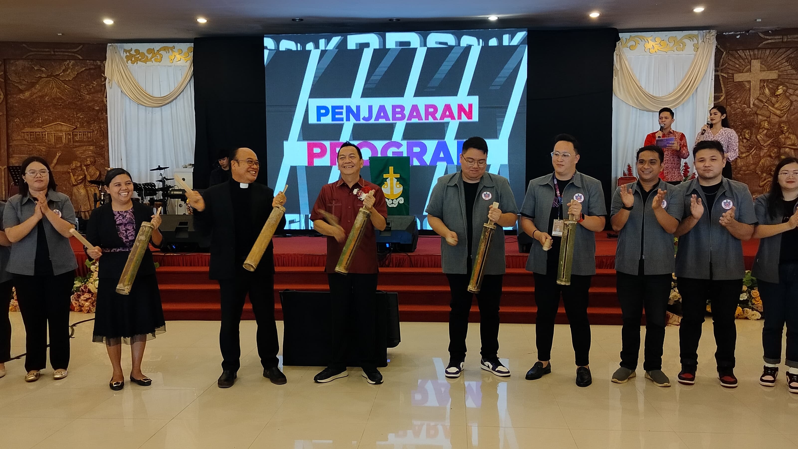Walikota Caroll Motivasi Komisi Pelayanan Pemuda GMIM Walikota Caroll Motivasi Komisi Pelayanan Pemuda GMIM